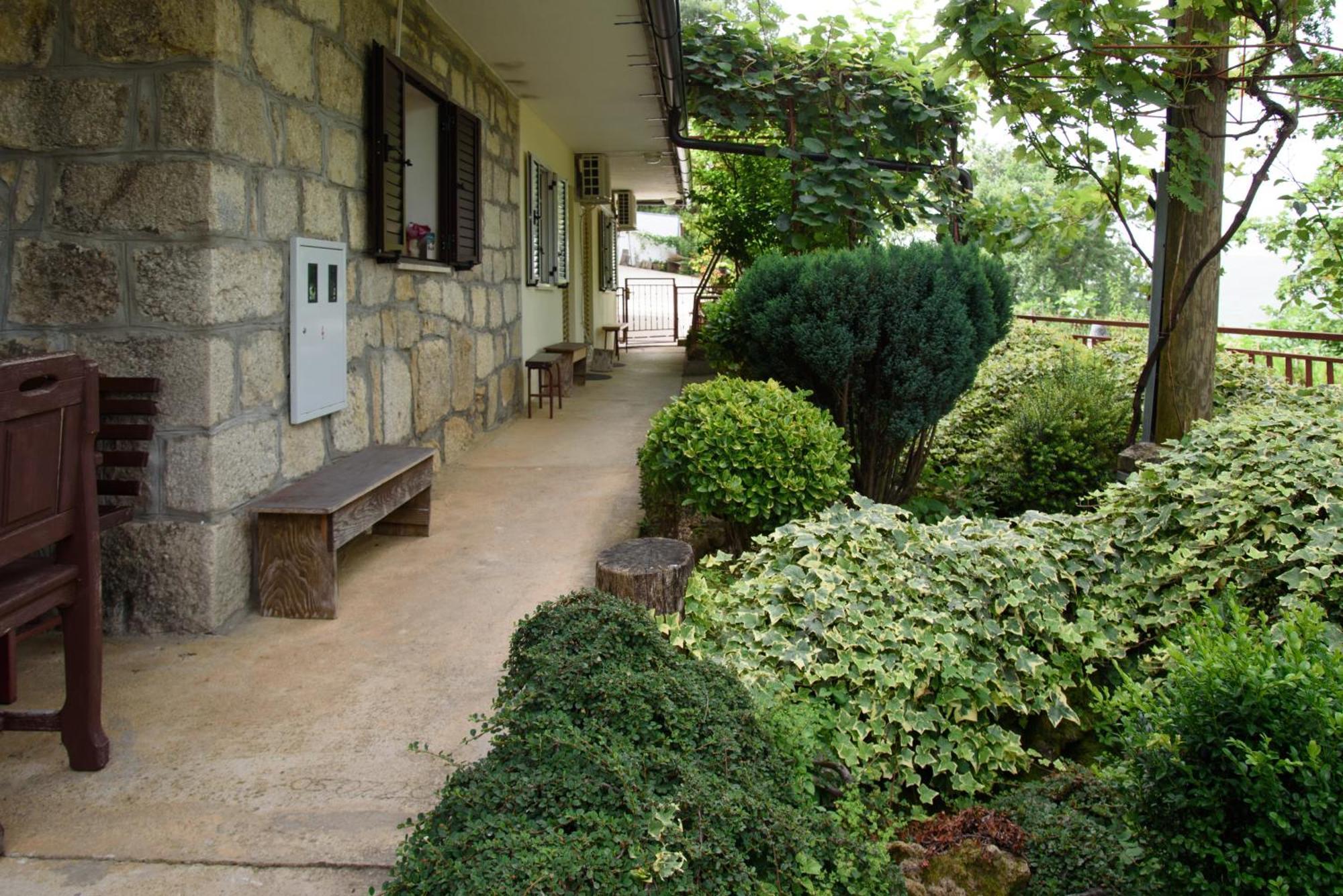 Apartments Cvitini Dvori Garjak Vrlika Exteriér fotografie