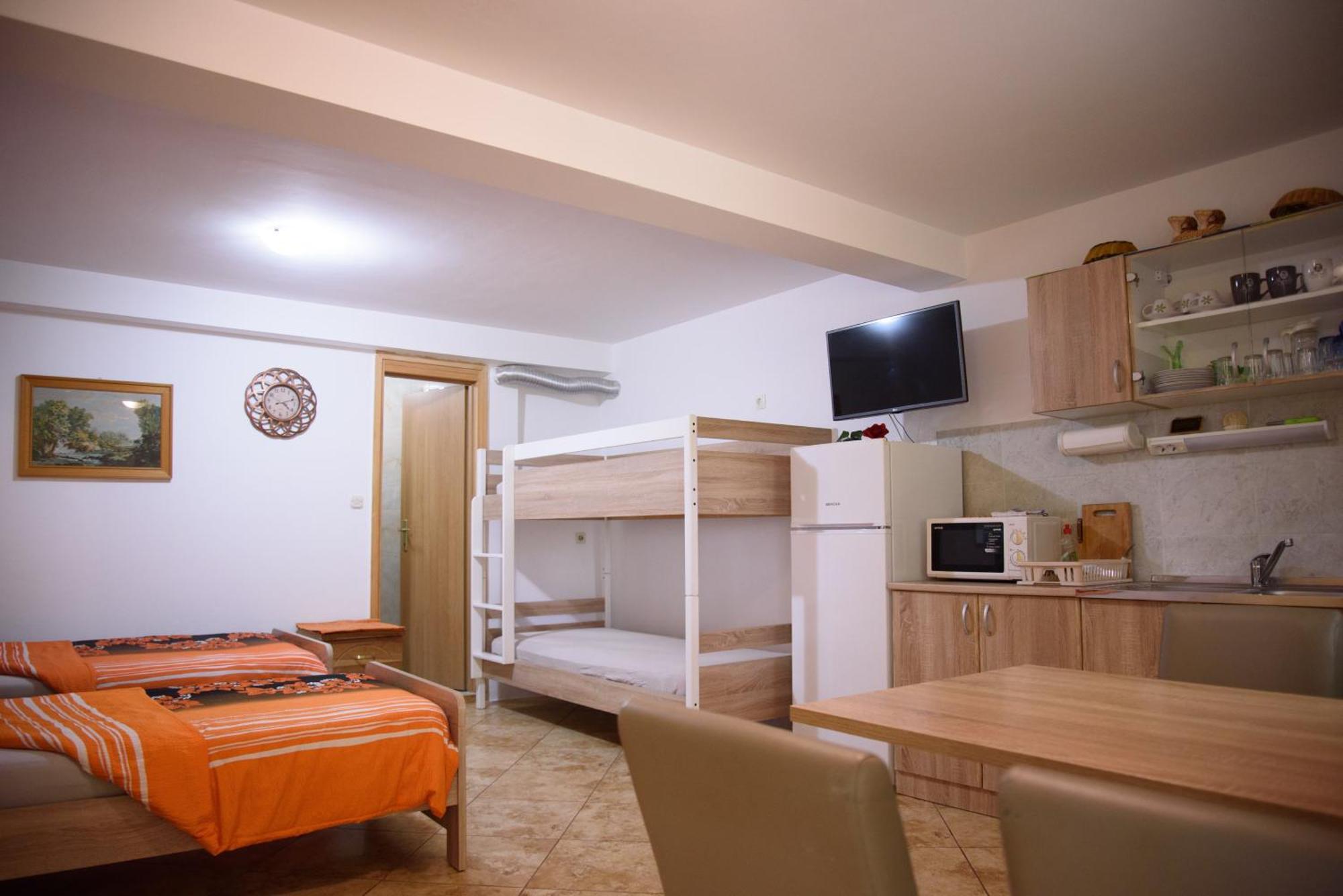 Apartments Cvitini Dvori Garjak Vrlika Exteriér fotografie