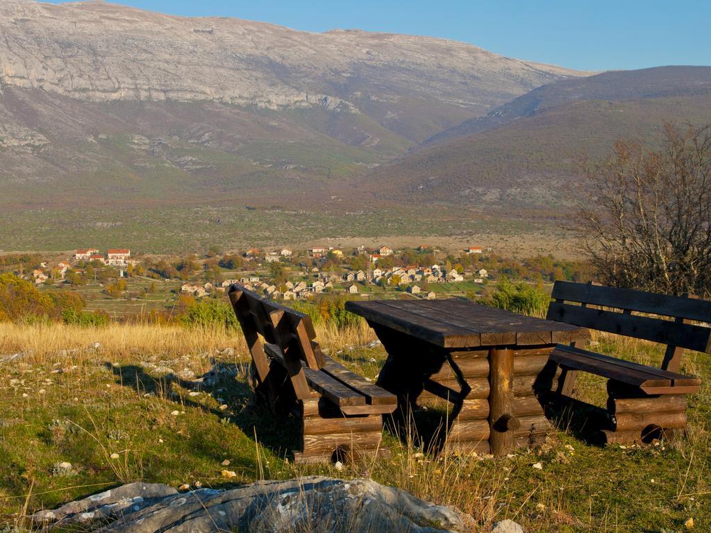Apartments Cvitini Dvori Garjak Vrlika Exteriér fotografie